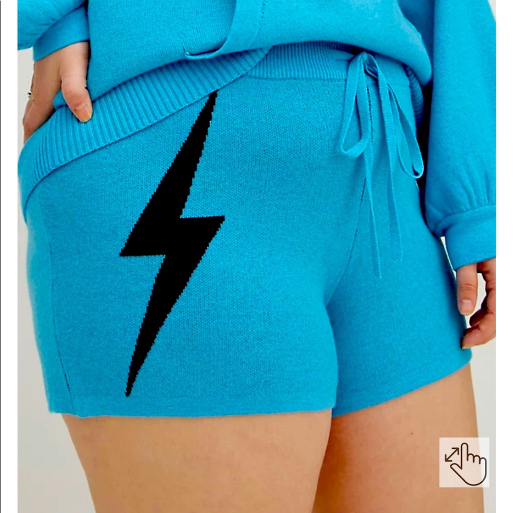 TORRID 0X-3X Shorts / Turquoise Lovesick Bolt Luxe